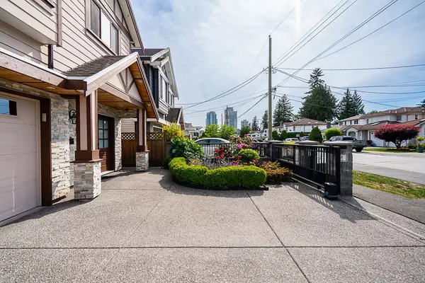 Burnaby, BC V3N 1E6,7568 19th AVE