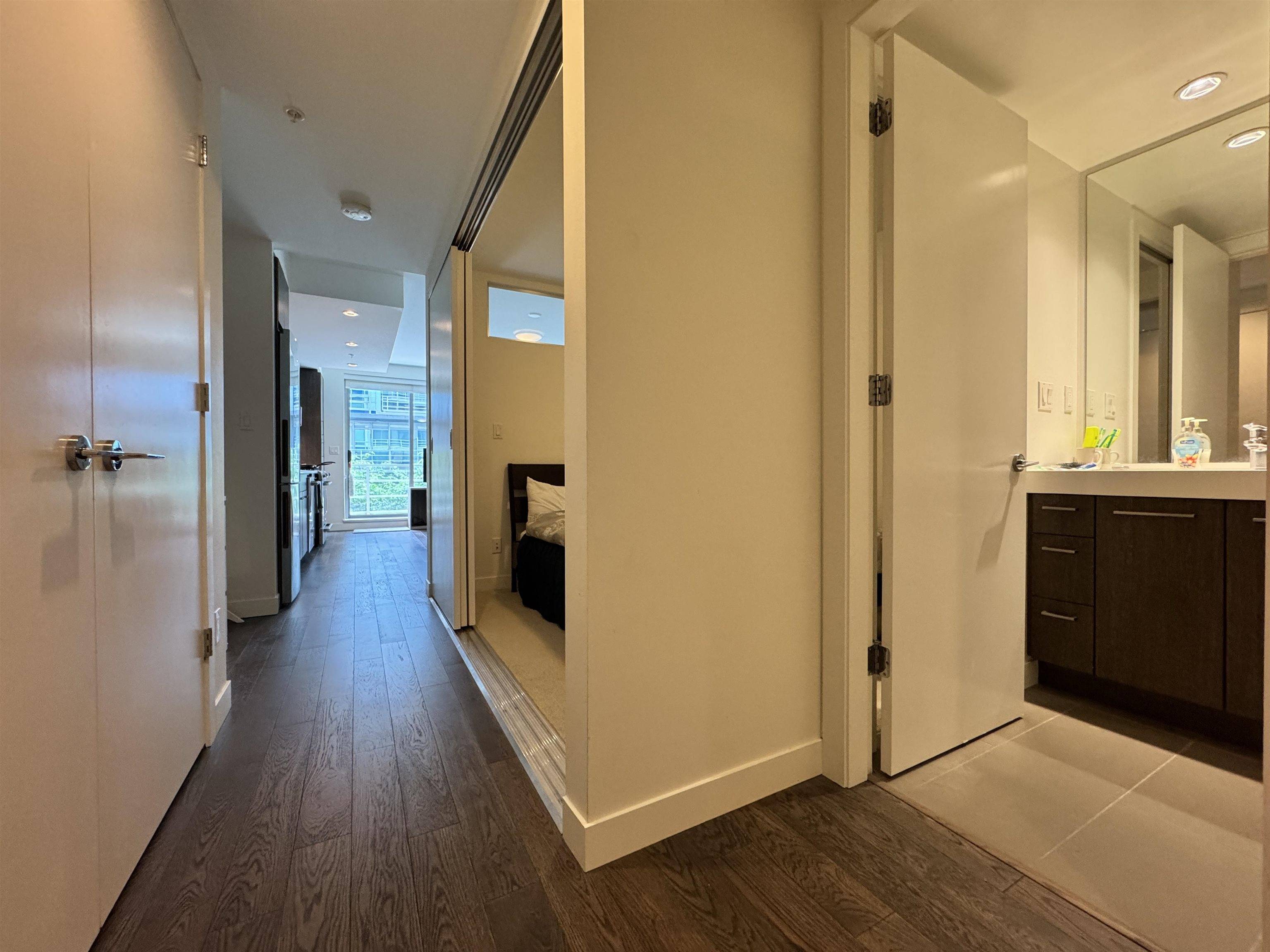 Burnaby, BC V5A 0E1,9060 University CRES #210