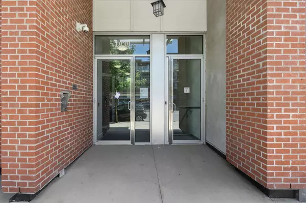 Vancouver, BC V5M 3H9,1838 Renfrew ST #218