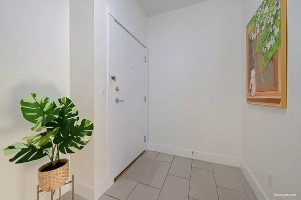 Vancouver, BC V6P 6Z2,995 W 59th AVE #401