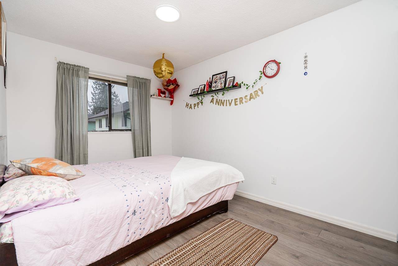 15672 99b AVE Surrey, BC V4N 2W3