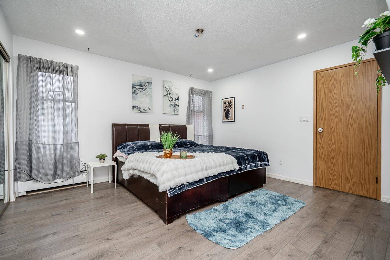 15672 99b AVE Surrey, BC V4N 2W3