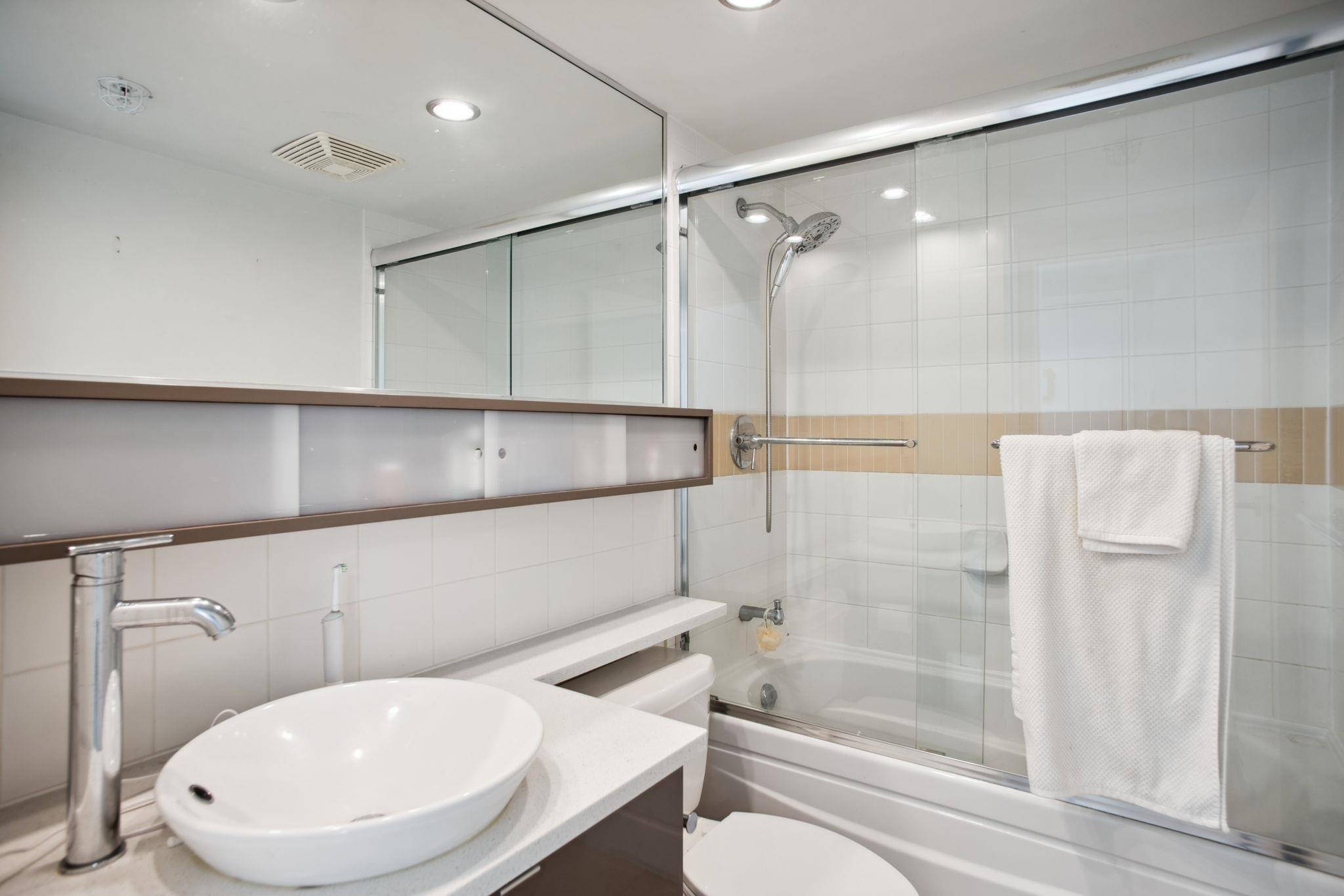 939 Expo BLVD #2311 Vancouver, BC V6Z 3G7