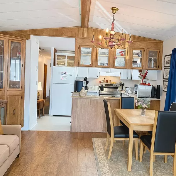 Coquitlam, BC V3K 6L3,145 King Edward ST #39