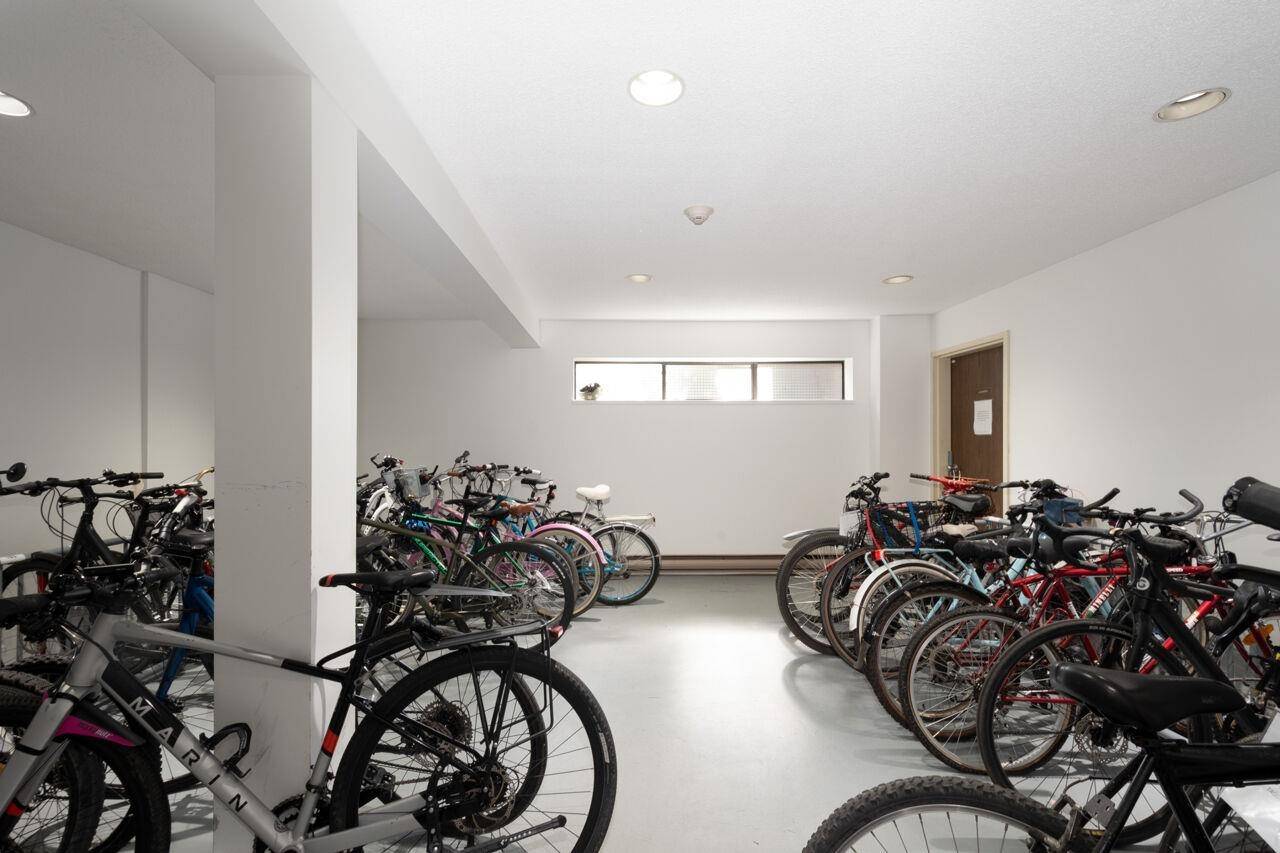 3680 W 7th AVE #305 Vancouver, BC V6R 1W4