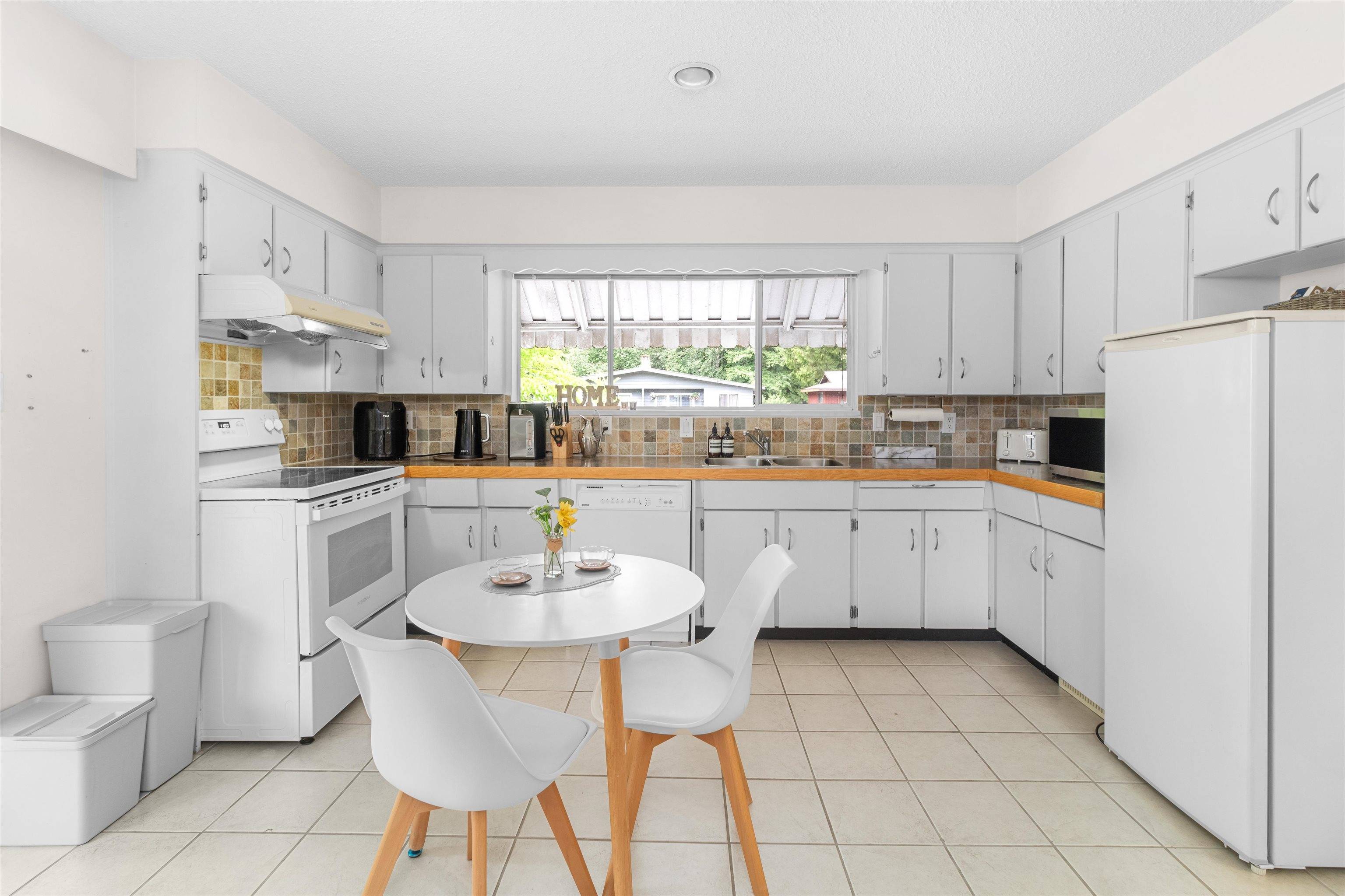 10232 142a ST Surrey, BC V3T 4Z7