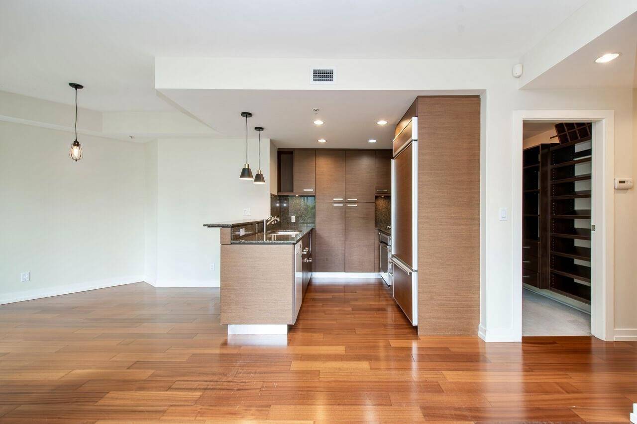 Vancouver, BC V6G 0A3,1925 Alberni ST #201