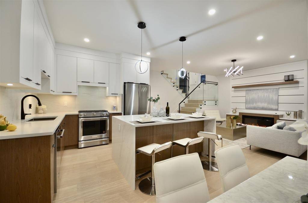 942 Stewart AVE #104 Coquitlam, BC V3K 2N6