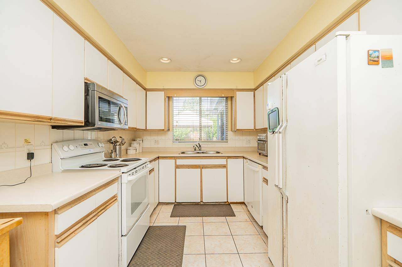 11131 4th AVE Richmond, BC V7E 3G6