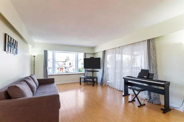 Coquitlam, BC V3K 5V6,645 Girard AVE
