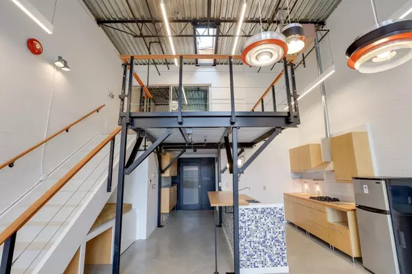 Vancouver, BC V6A 1W8,1220 E Pender ST #302