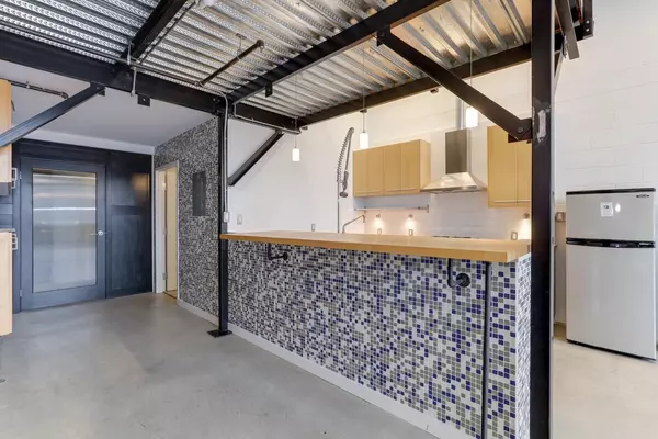 Vancouver, BC V6A 1W8,1220 E Pender ST #302