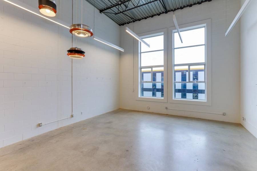 1220 E Pender ST #302, Vancouver, BC V6A 1W8