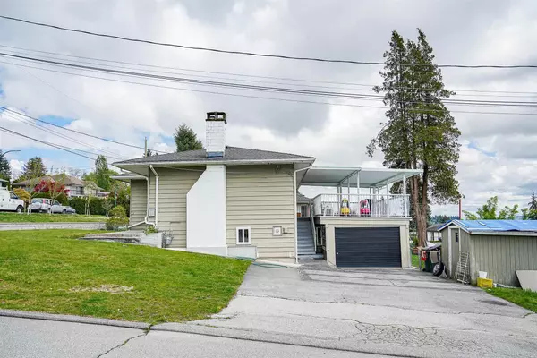 Coquitlam, BC V3K 2A7,946 Quadling AVE