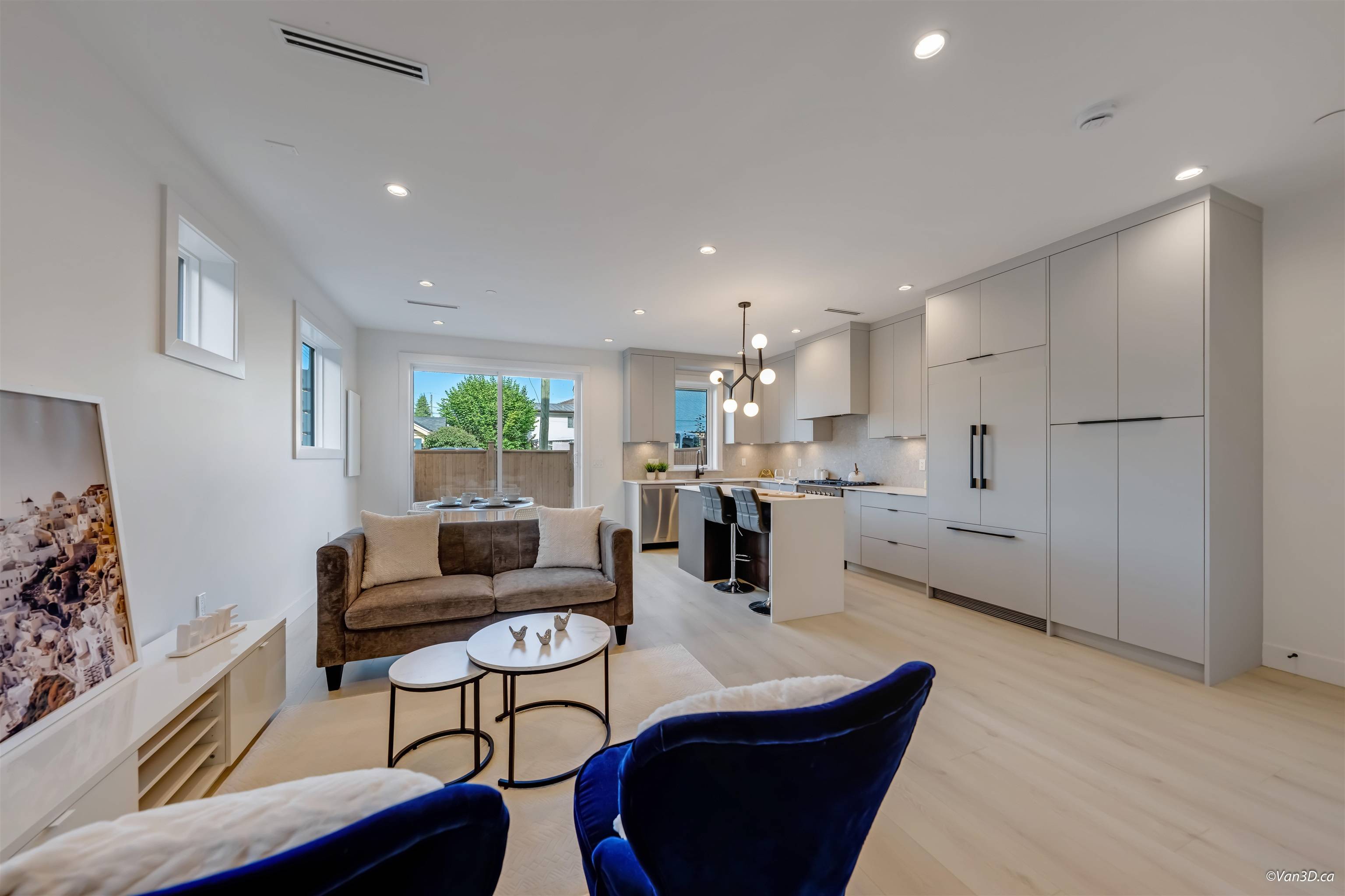 7180 Ontario ST #1, Vancouver, BC V5X 3B6