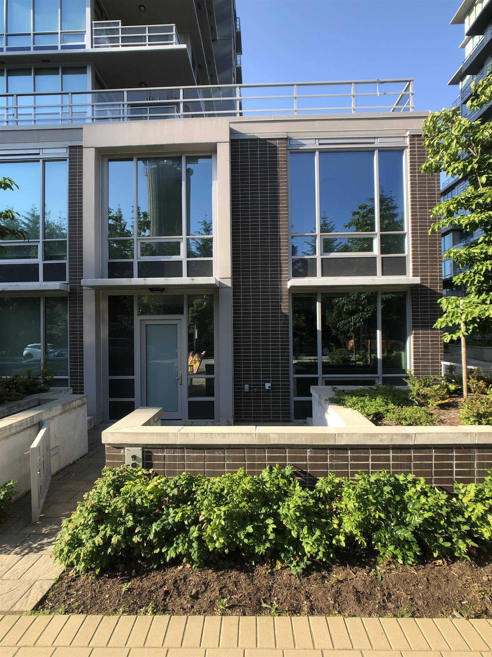 9068 University CRES, Burnaby, BC V5A 0E1