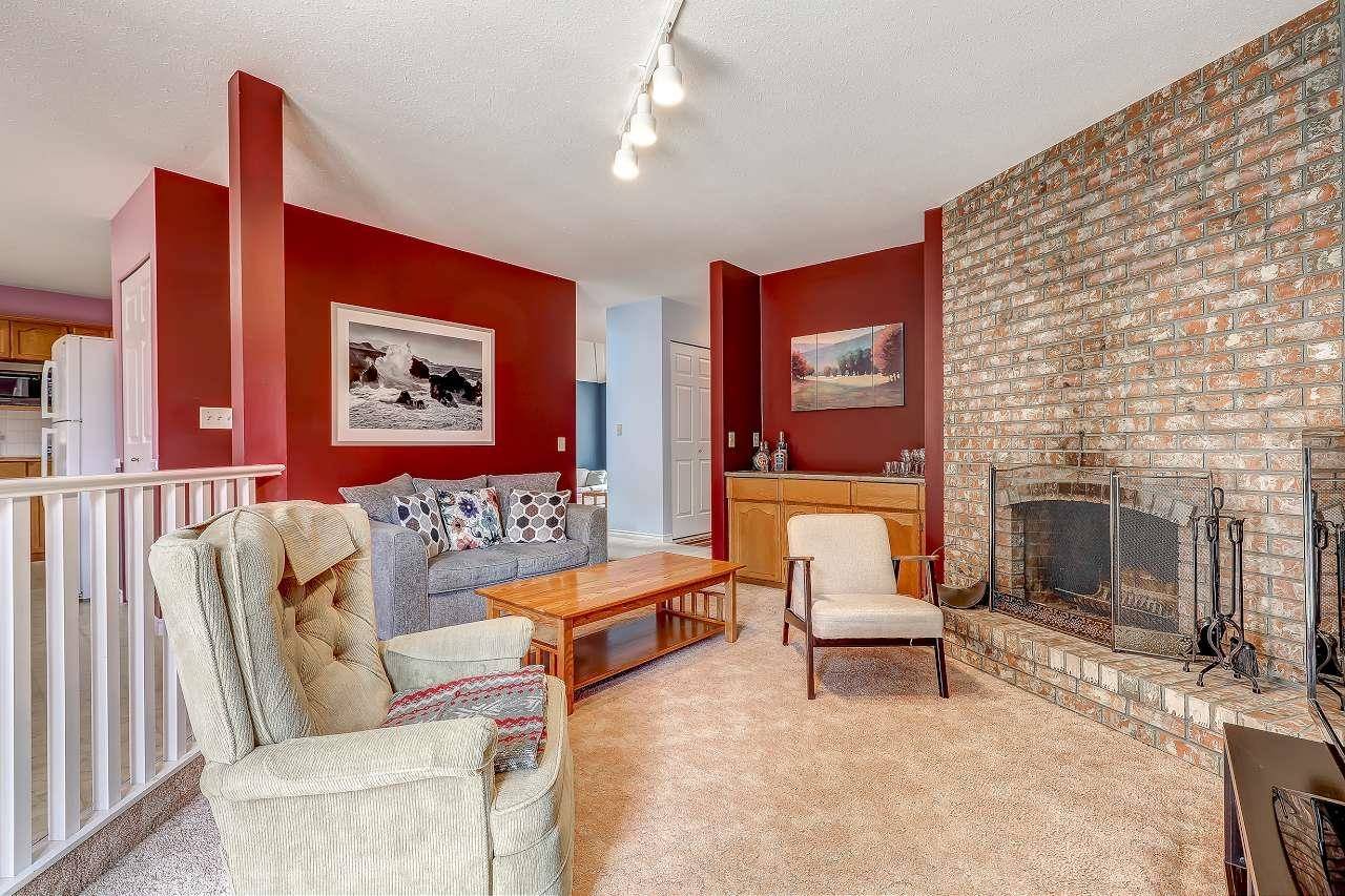 5979 Southpark GRV Surrey, BC V3X 2B9