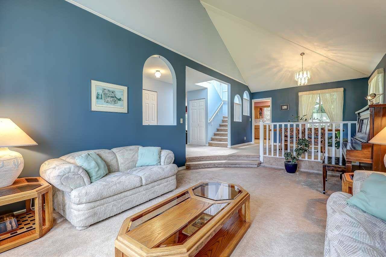 5979 Southpark GRV Surrey, BC V3X 2B9