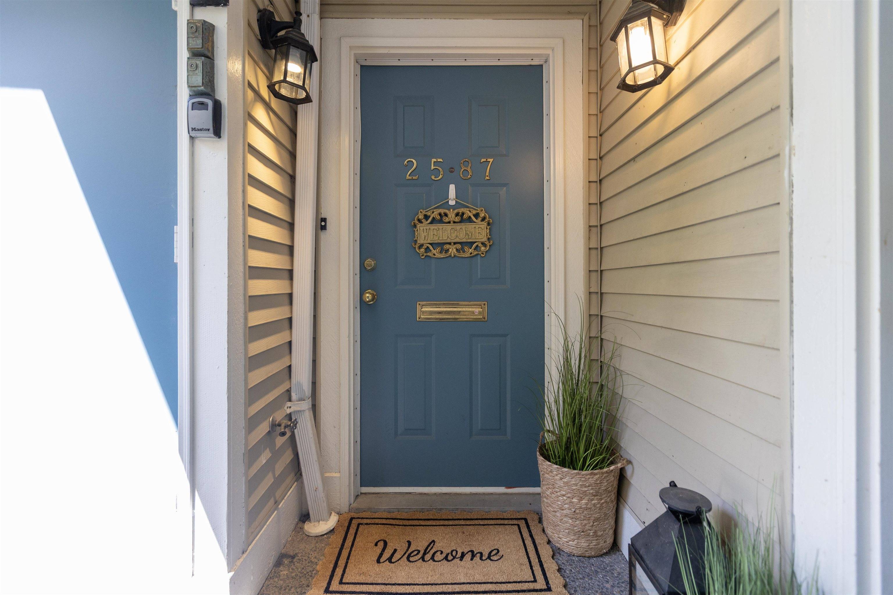 Vancouver, BC V6K 1W4,2587 W 6th AVE