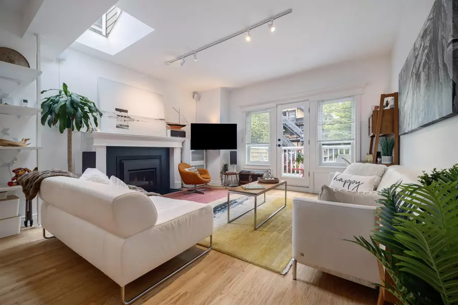 2587 W 6th AVE, Vancouver, BC V6K 1W4