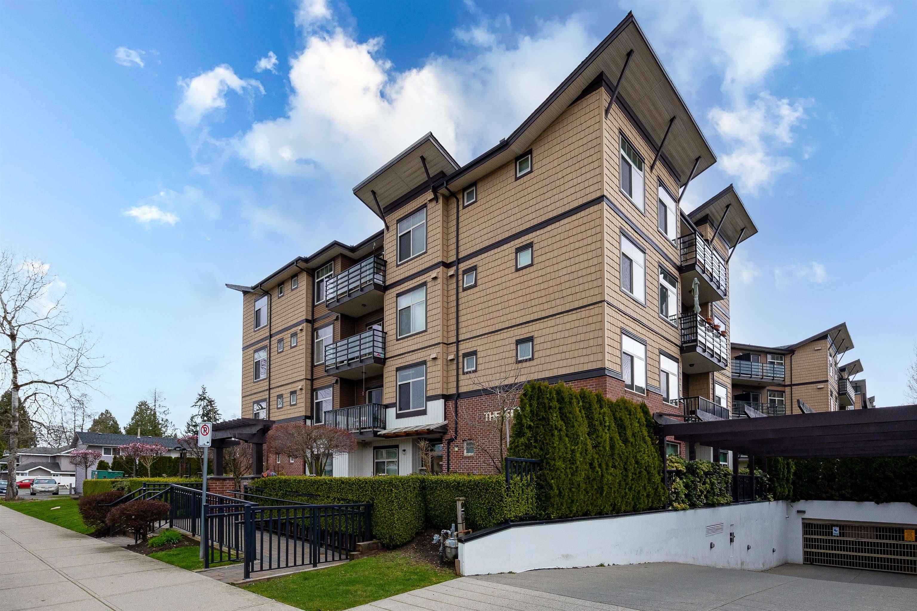 8168 120a ST #304, Surrey, BC V3W 3P3