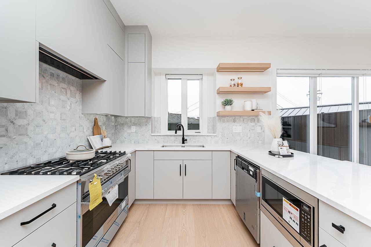 Vancouver, BC V6L 1T1,2837 Oliver CRES #2