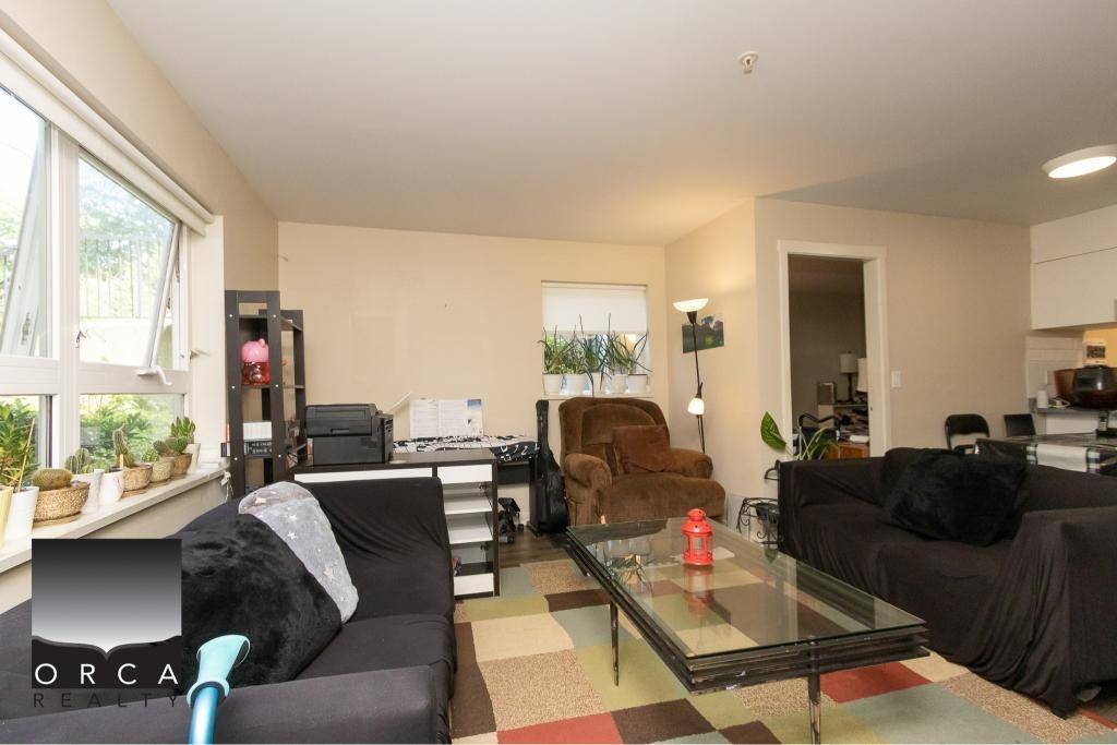 North Vancouver, BC V7L 2J3,121 E 12th ST #101
