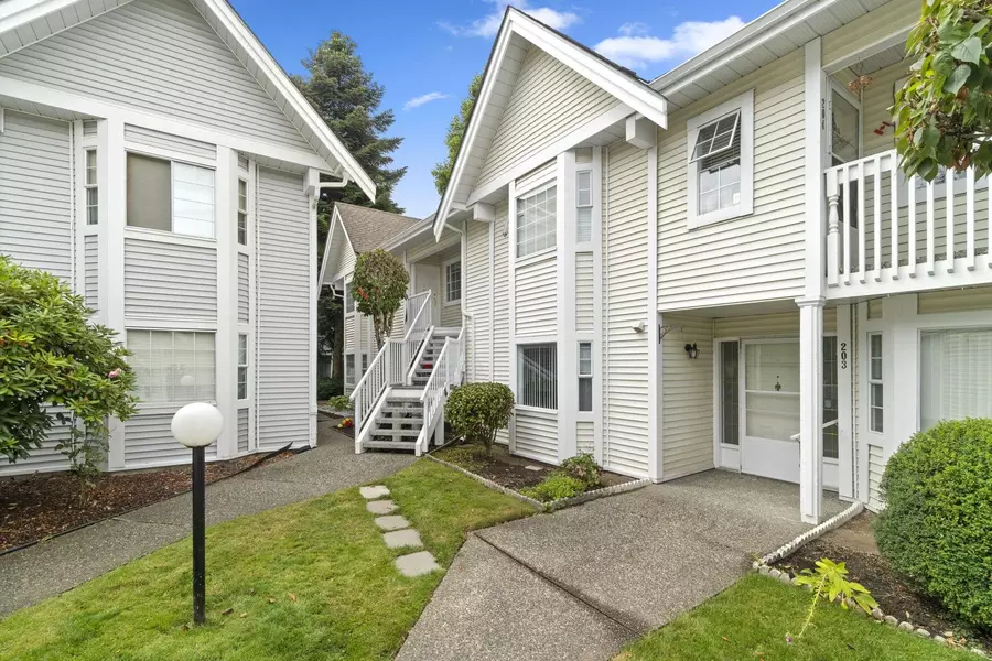 9109 154 Street ST #202, Surrey, BC V3R 9G8