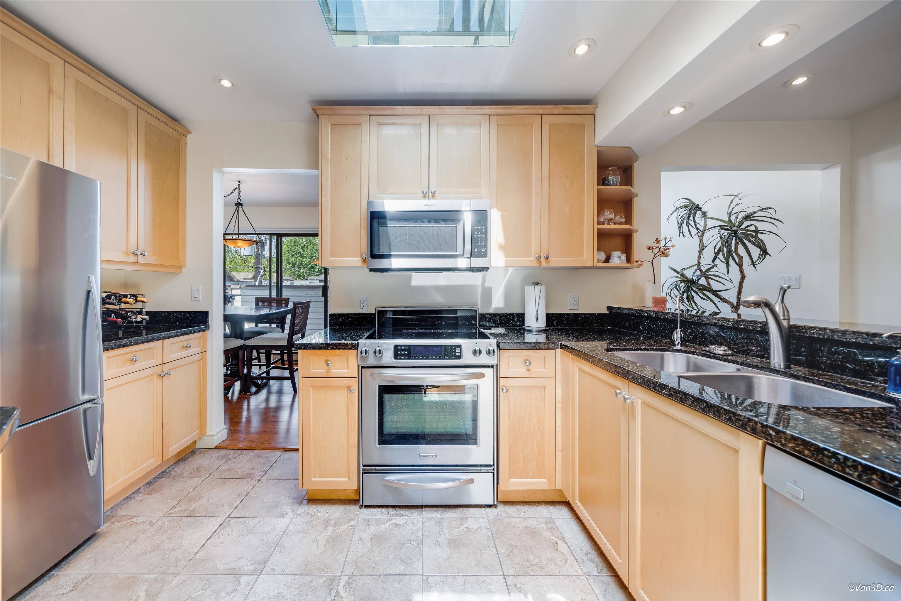 Vancouver, BC V6J 2B8,1633 W 11th AVE #304