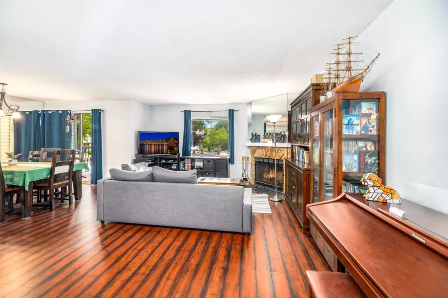 7064 133b ST #201, Surrey, BC V3W 8A4