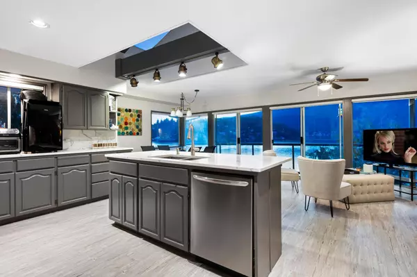 4995 Robson RD Belcarra, BC V3H 4N9