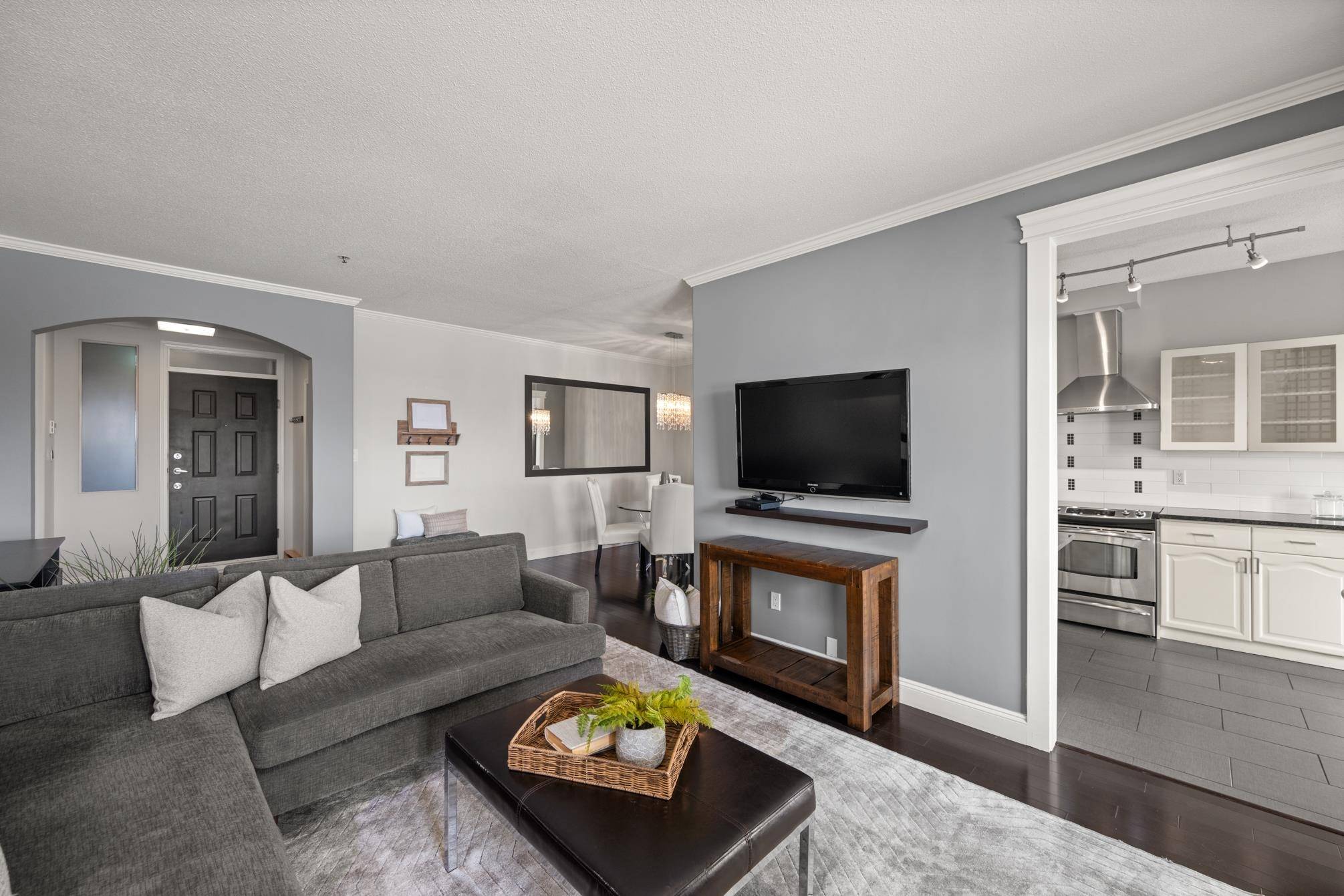 New Westminster, BC V3M 6K3,2 Renaissance SQ #306