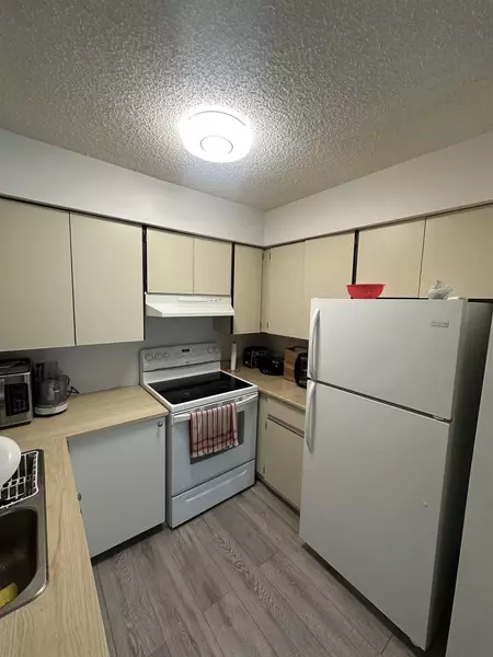 1948 Coquitlam AVE #303, Port Coquitlam, BC V3B 1J3