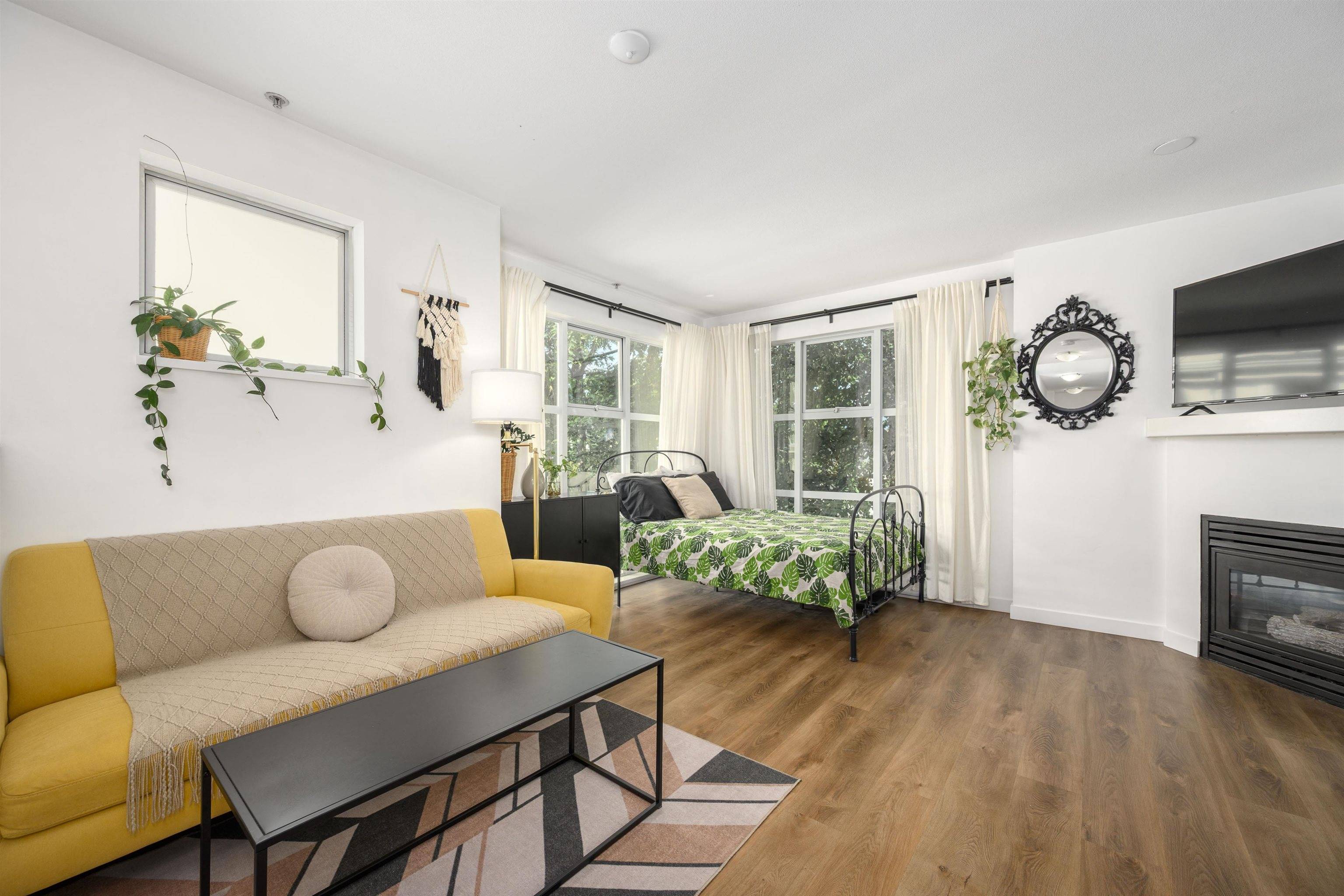 3150 W 4th AVE #320, Vancouver, BC V6K 1R7