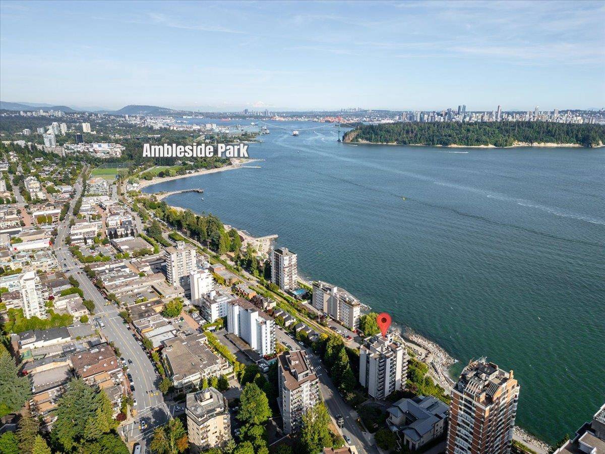 West Vancouver, BC V7V 1B5,1930 Bellevue AVE #202