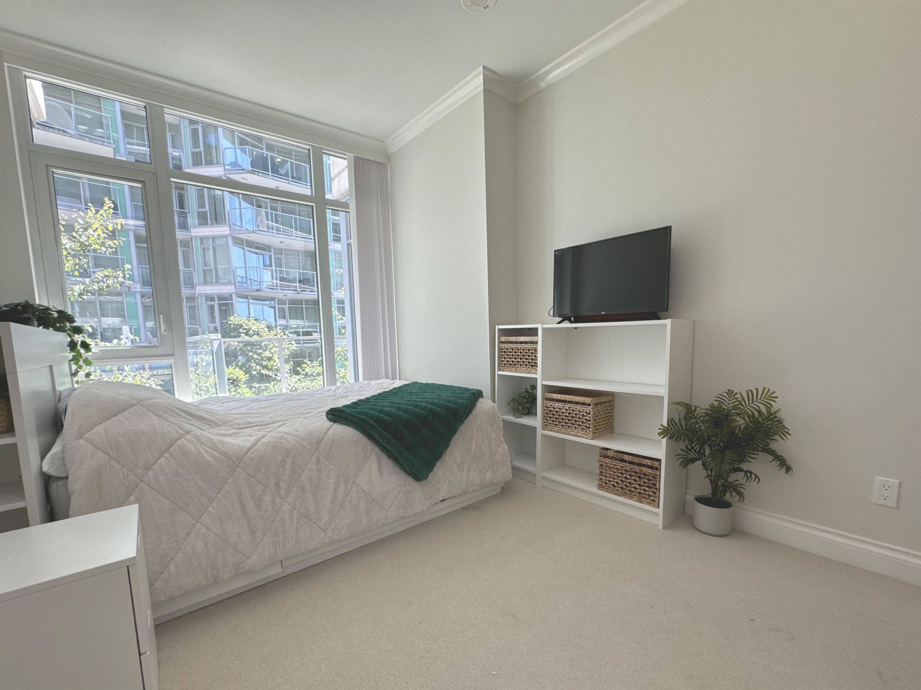 185 Victory Ship WAY #202 Vancouver, BC V7L 0G2