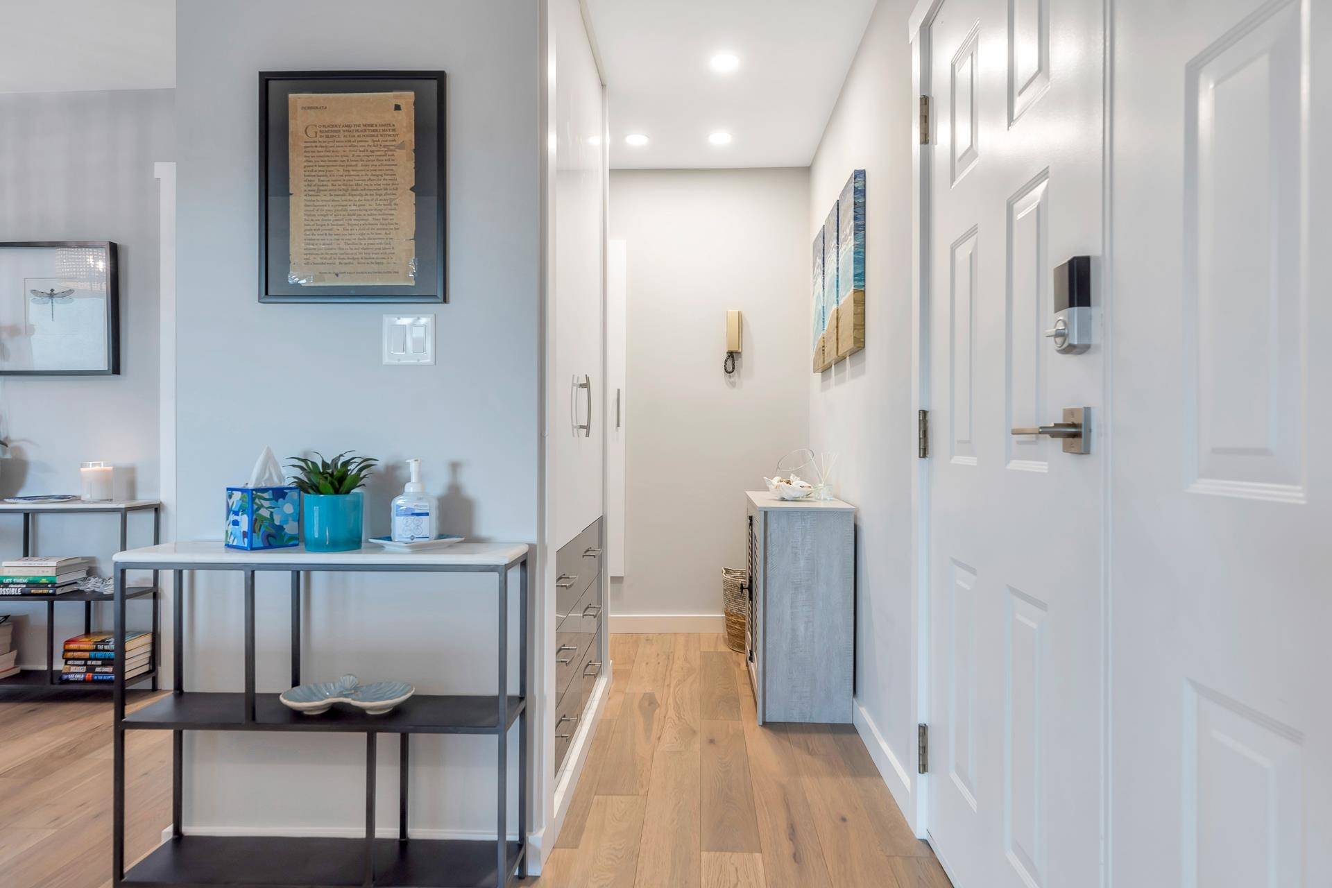 West Vancouver, BC V7V 1Y1,2440 Haywood AVE #203
