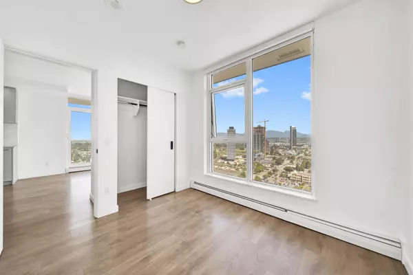 13685 102 AVE #2811 Surrey, BC V3T 1N7