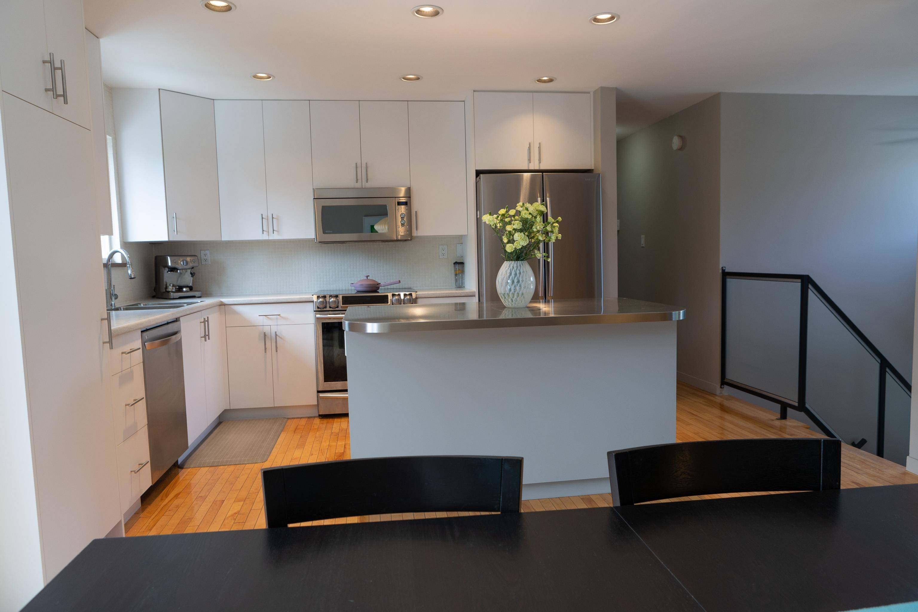 Port Coquitlam, BC V3B 5L3,954 Lincoln AVE