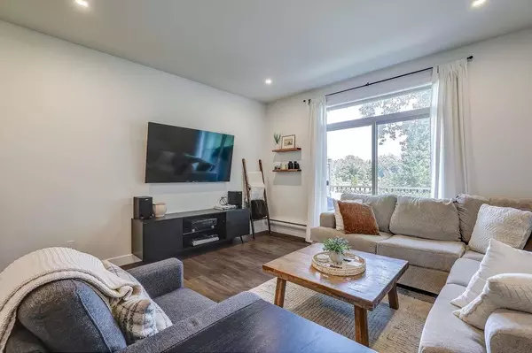 Surrey, BC V4A 4Z8,1708 King George BLVD #17