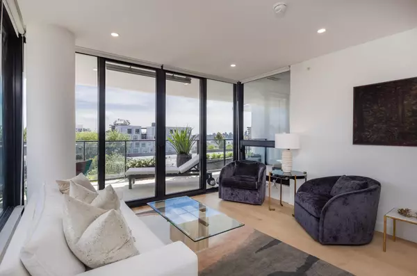 North Vancouver, BC V7L 0J8,135 E 13th ST #302