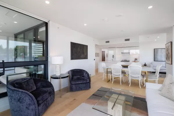 North Vancouver, BC V7L 0J8,135 E 13th ST #302