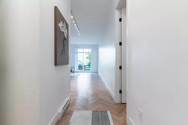 Surrey, BC V3T 0R6,13933 105 BLVD #106