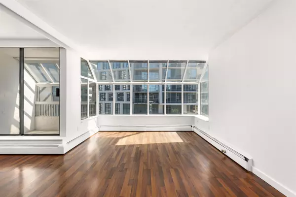 950 Drake ST #901, Vancouver, BC V6Z 2B9