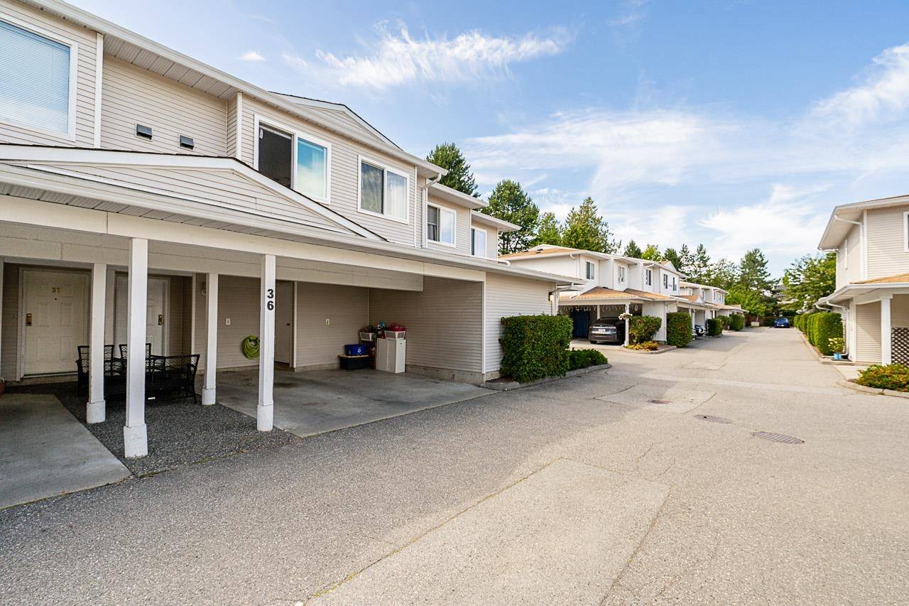 Surrey, BC V3R 0S1,10051 155 ST #36