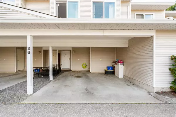 Surrey, BC V3R 0S1,10051 155 ST #36