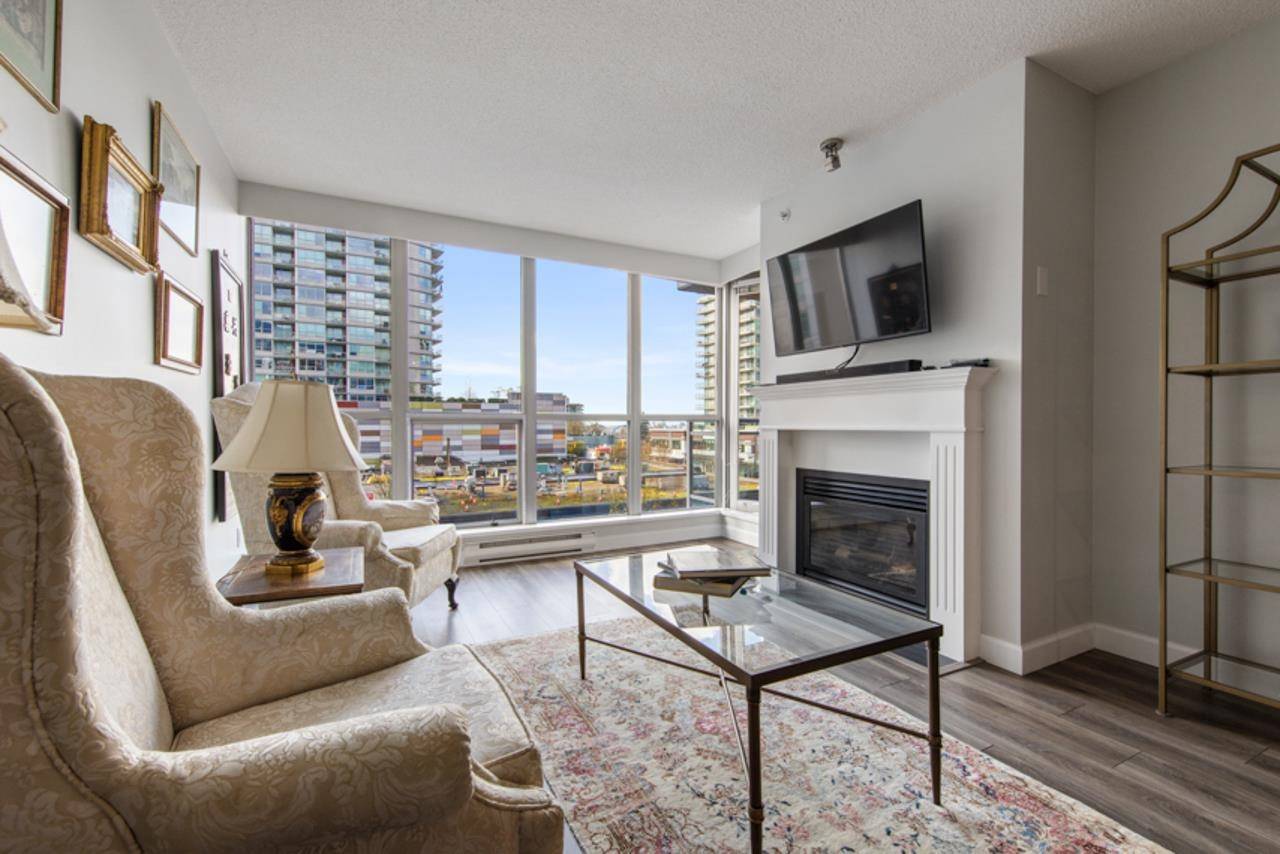 108 E 14th ST #305 North Vancouver, BC V7L 2N3