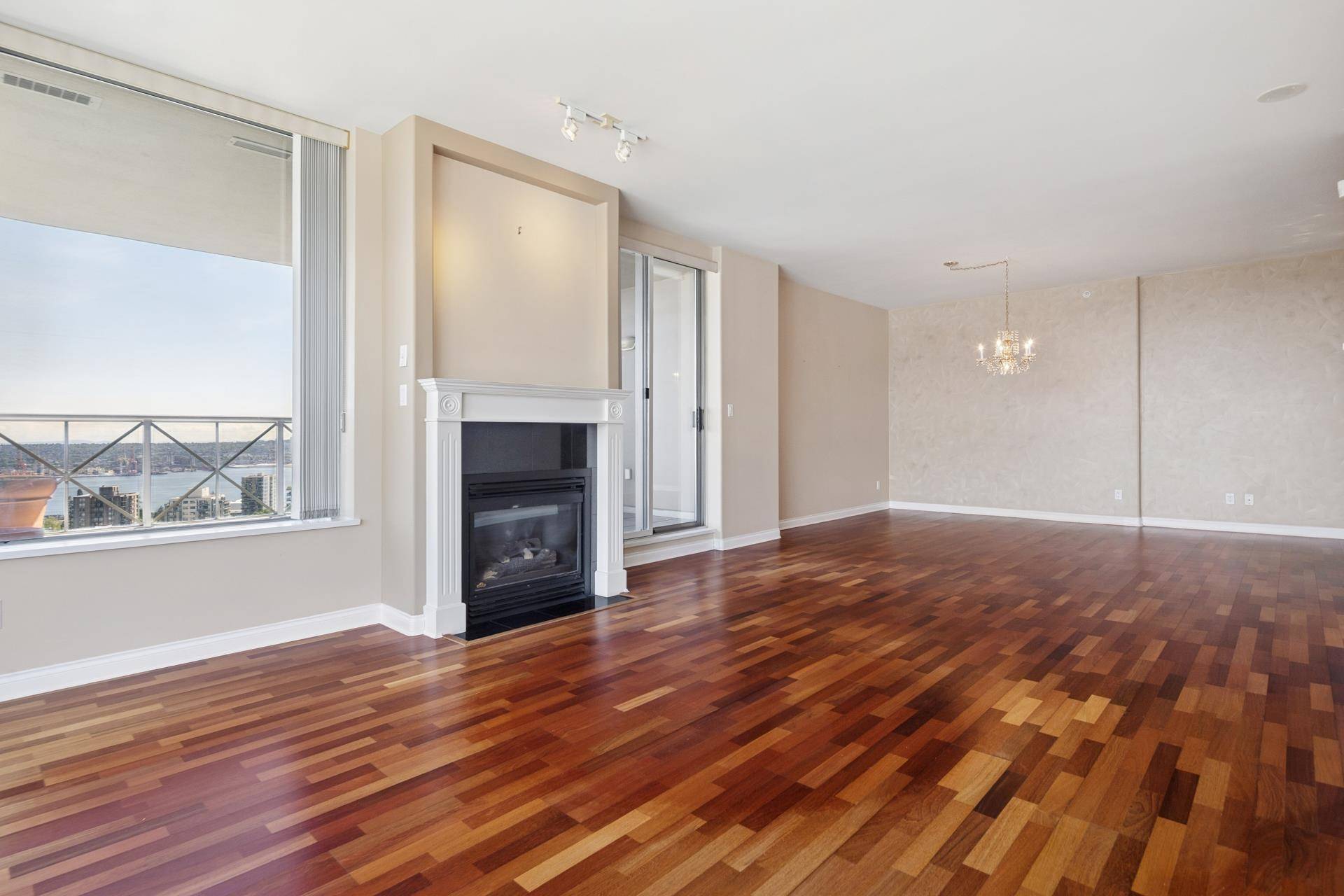 North Vancouver, BC V7L 2L5,160 E 13th ST #1603