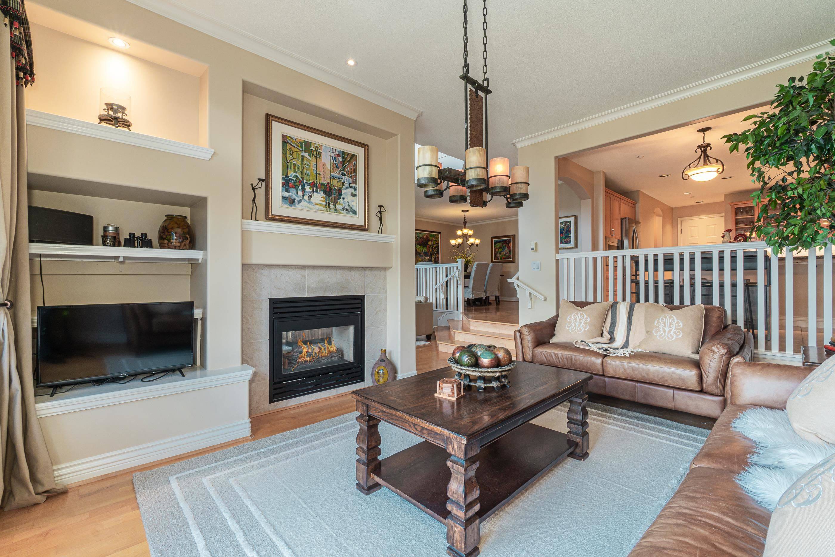 10 Beach DR Furry Creek, BC V0N 3Z1