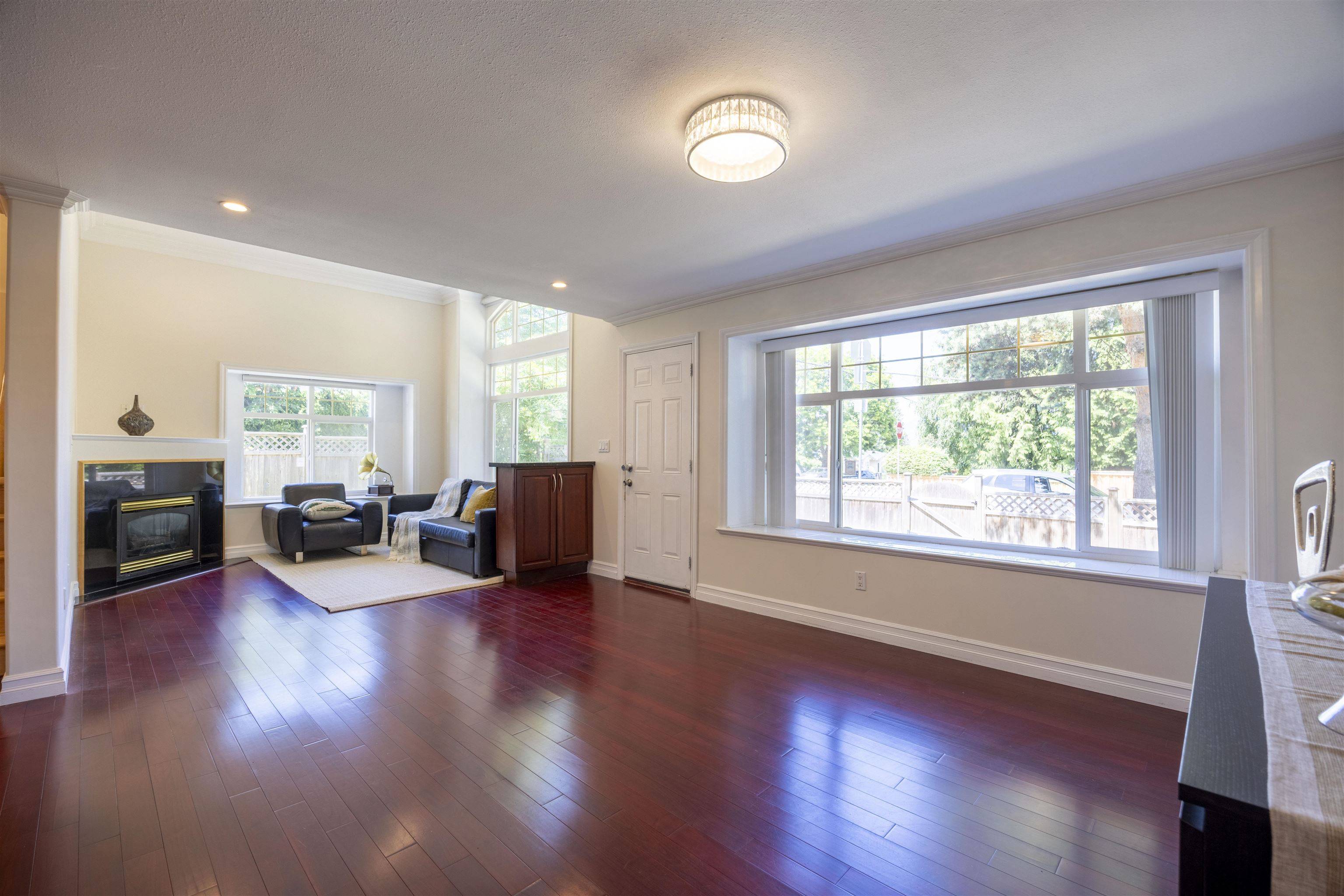 Burnaby, BC V5H 1K7,4370 Sardis ST